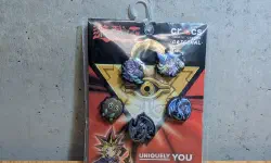 Featured image of post 遊戯王×クロックスのコラボジビッツ9個をサンダルに付けた